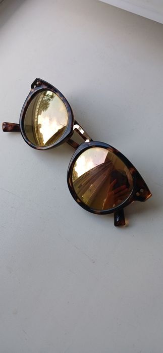 сонцезахисні окуляри