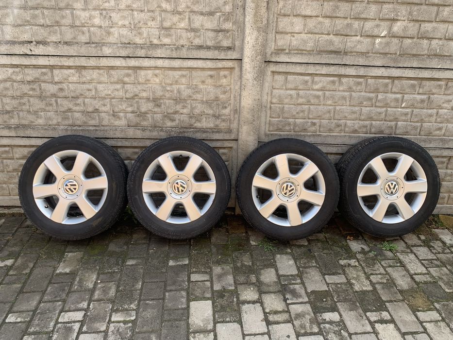 Сидіння Volkswagen Touran 1 задні 3 шт 2003–2010/ підкрильники / задній стоп/ перемикачі поворотів/ дзеркало/ піддон / щеплення/ маховик