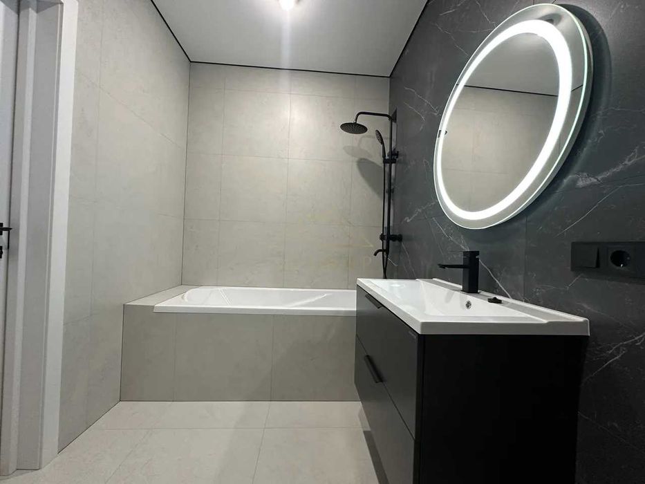 Продаж таунхауса з РЕМОНТОМ в гарній локації біля ЖК Калинова Слобода