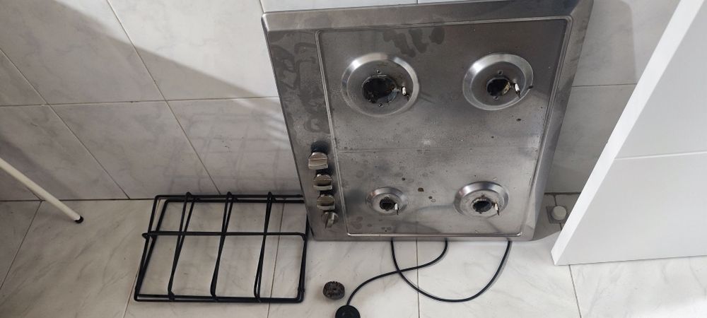 Fogão a funcionar usado