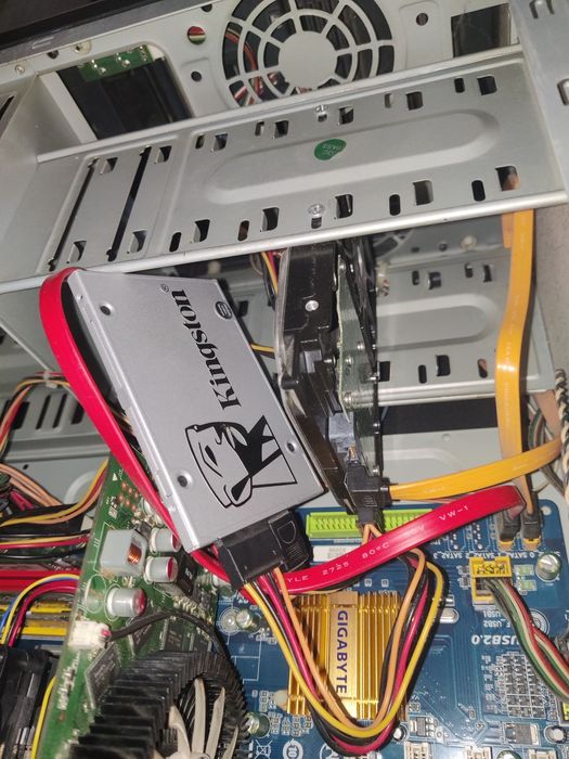 Системний блок , повністю справний