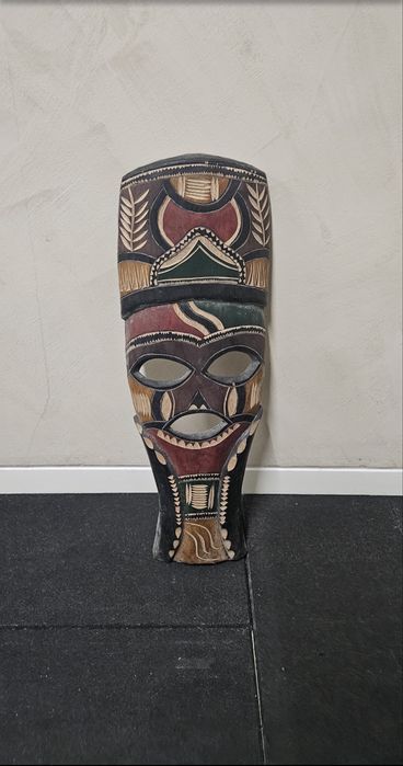 Mascara de madeira para decoração