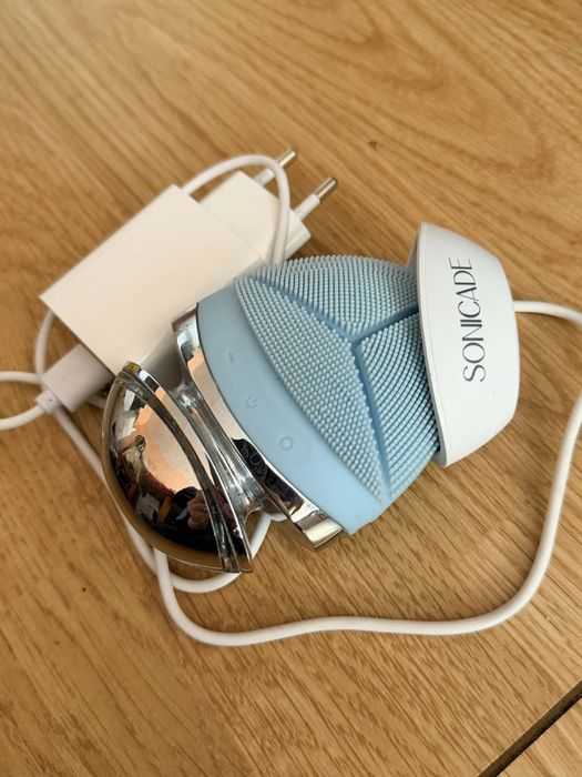 Urządzenie do oczyszczania twarzy Sonicade