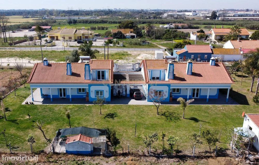 Vende 2 Moradias T2+1 - 19.000M2 de terreno - Moita