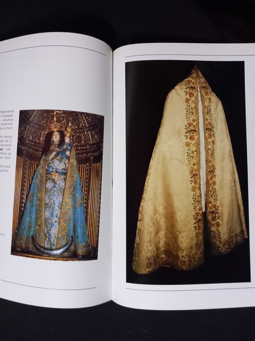 Livro - Mantos Régios e Paramentos do Paço Ducal de Vila Viçosa