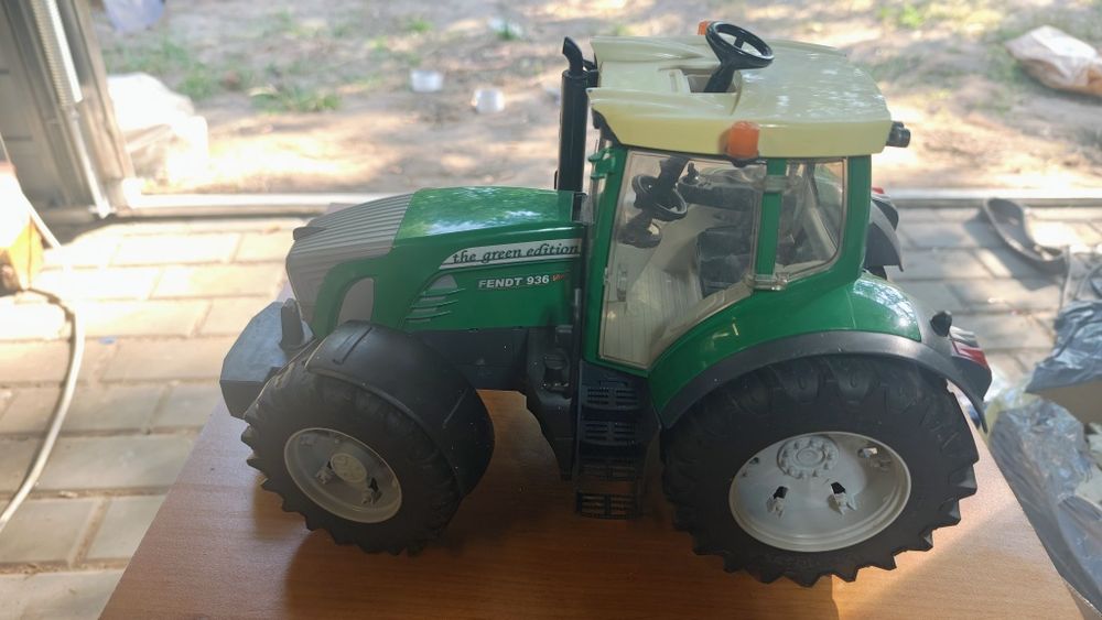 Bruder fendt green