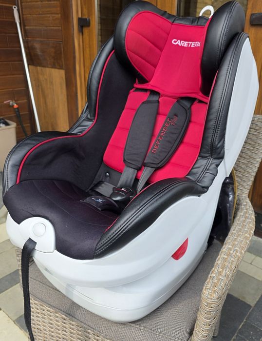 Автокрісло Caretero Defender Plus Isofix 0-18кг червоно-чорне