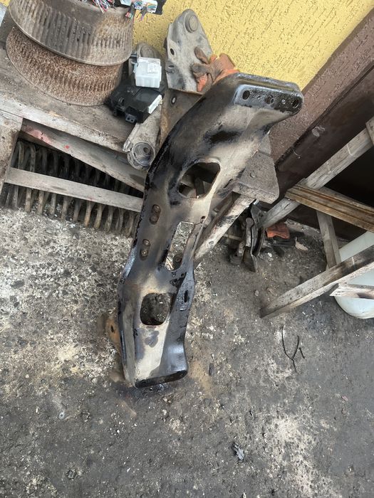 Подрамник балка перед Субару легаси subaru legacy год 04