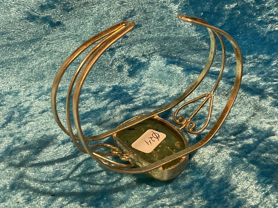 Linda pulseira em prata pedra verde clarinho anúncios abaixo