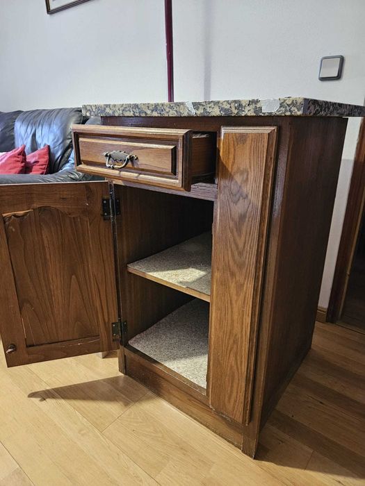 Pequeno móvel de cozinha em perfeito estado