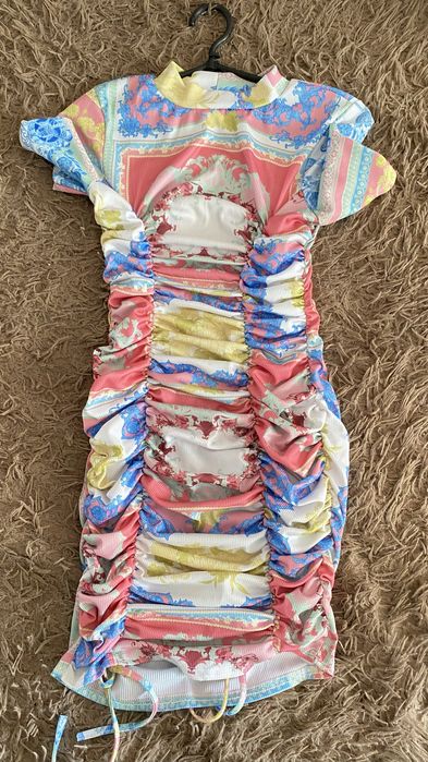 Платье яркое летнее