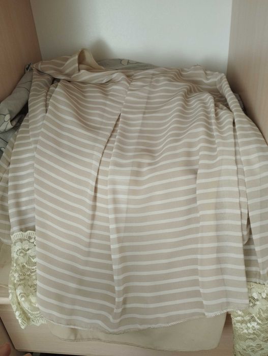 Лот жіночого одягу