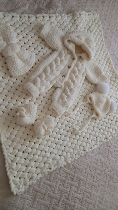 Комплект на виписку зимовий. Плюшевий в'язаний комбінезон і плед