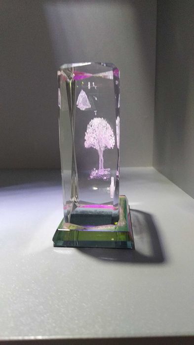 Kryształowy przycisk do papieru