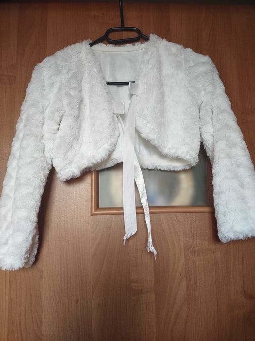 Białe bolerko dla dziewczynki