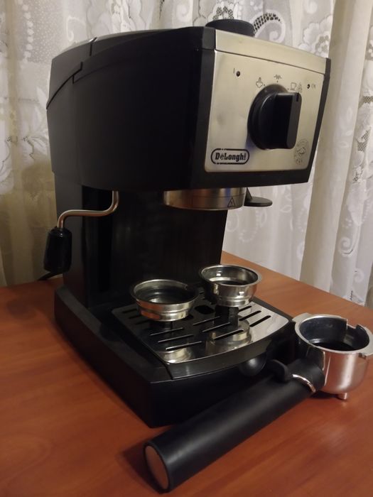 Кофеварка рожковая эспрессо DeLonghi EC157
