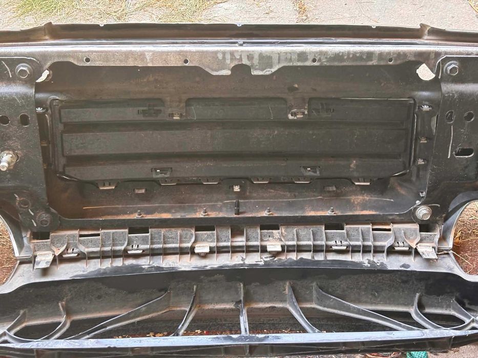 Przedni zderzak Ford F-150 2021–2023 – kompletny, chromowany