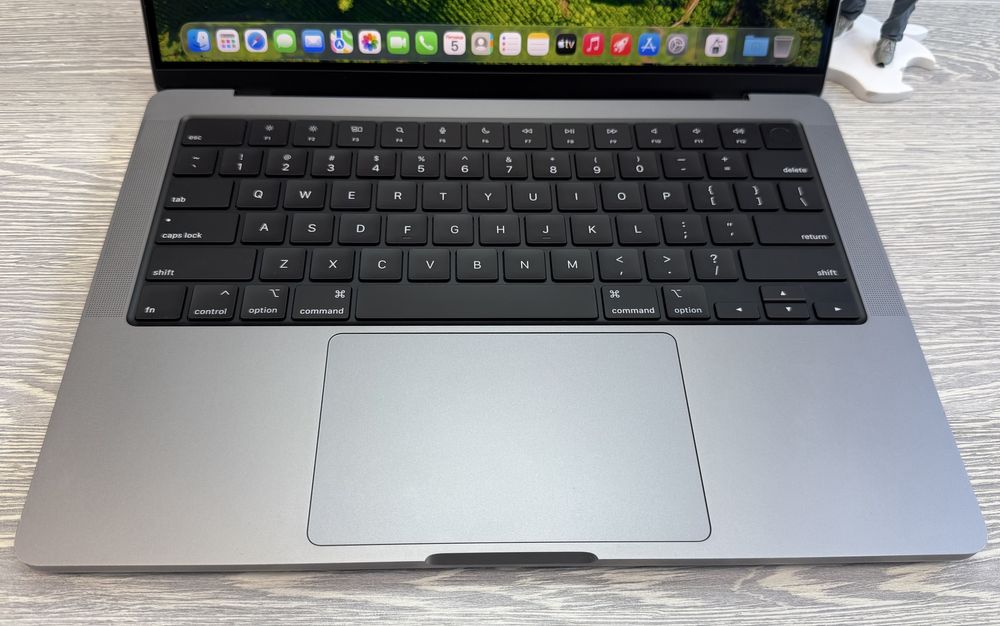 MacBook Pro 14  M1 Pro / RAM 16 / 8 CPU / 14 GPU / SSD 512 GB / Space Grey / MDM