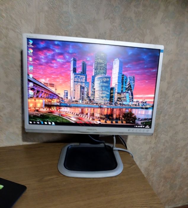 Монитор 24 дюйма Philips