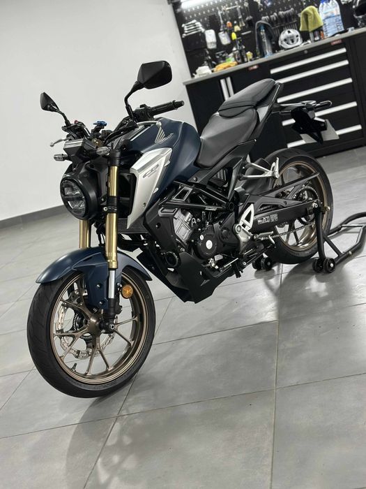 Vendo Honda CB125R Como Nova