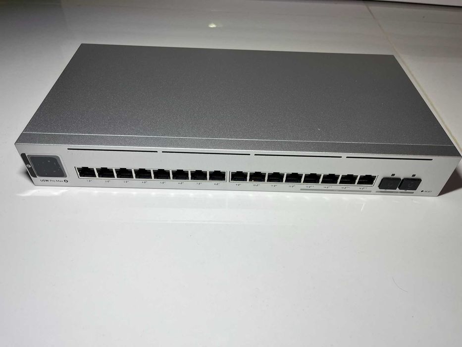 Switch Ubiquiti USW-Pro-Max-16 PoE