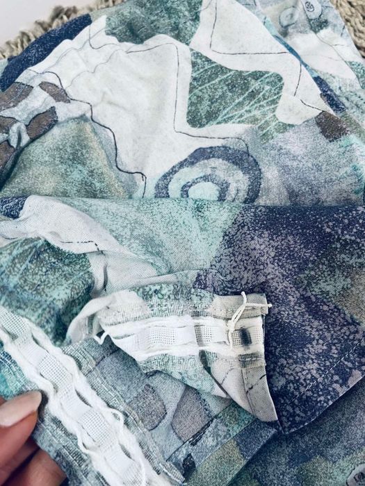 Piekne niebieskie srebrne zaslony kotary story