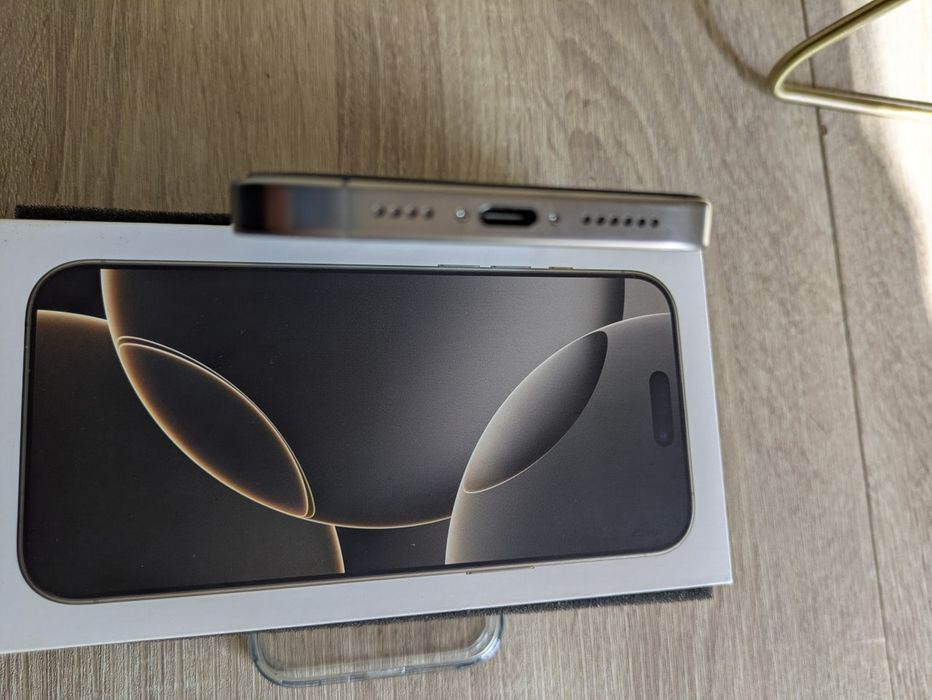 iPhone 16 pro max-comprado em Março/38 ciclos