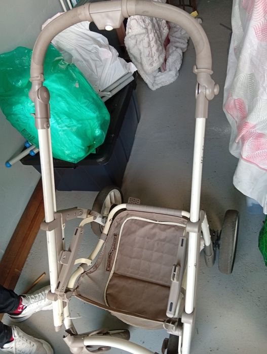 Selling stroller in good condition493088322901790723