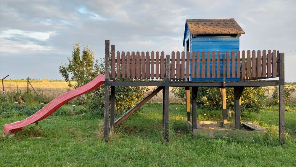 Domek, plac zabaw
