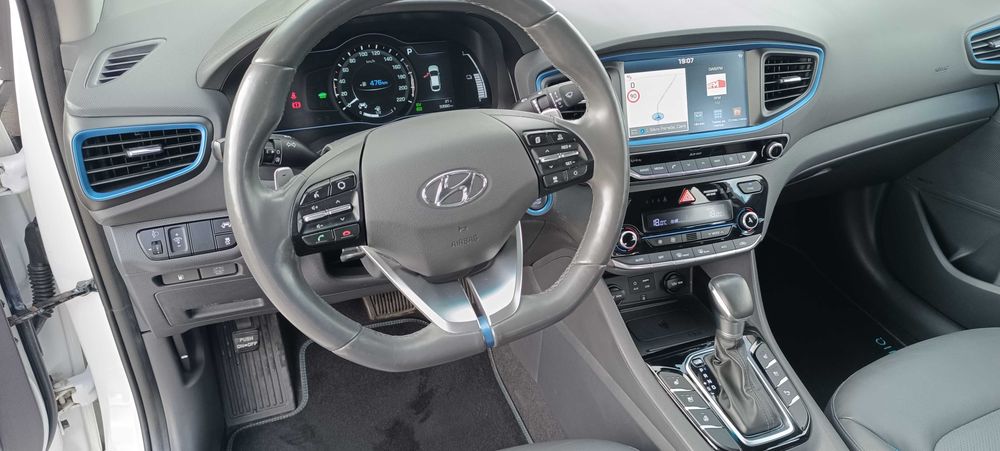 Hyundai IONIQ 1.6 GDI Hybrid  TECH (HEV) de 141 cv- COMO NOVO