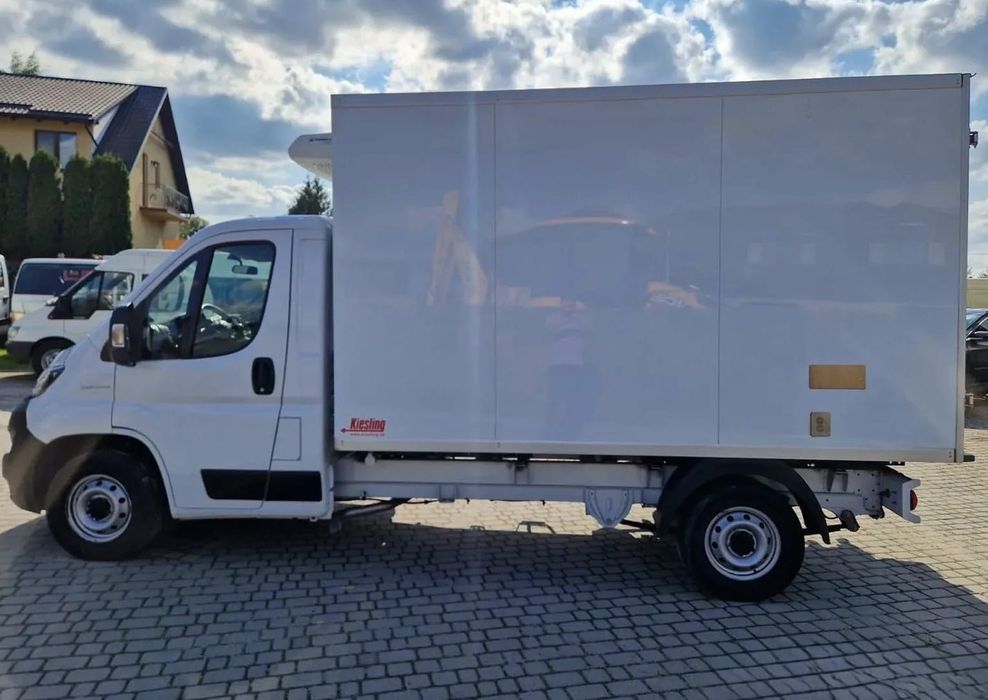 Wypożyczalnia wynajem Chłodni Busa chłodni z Windą