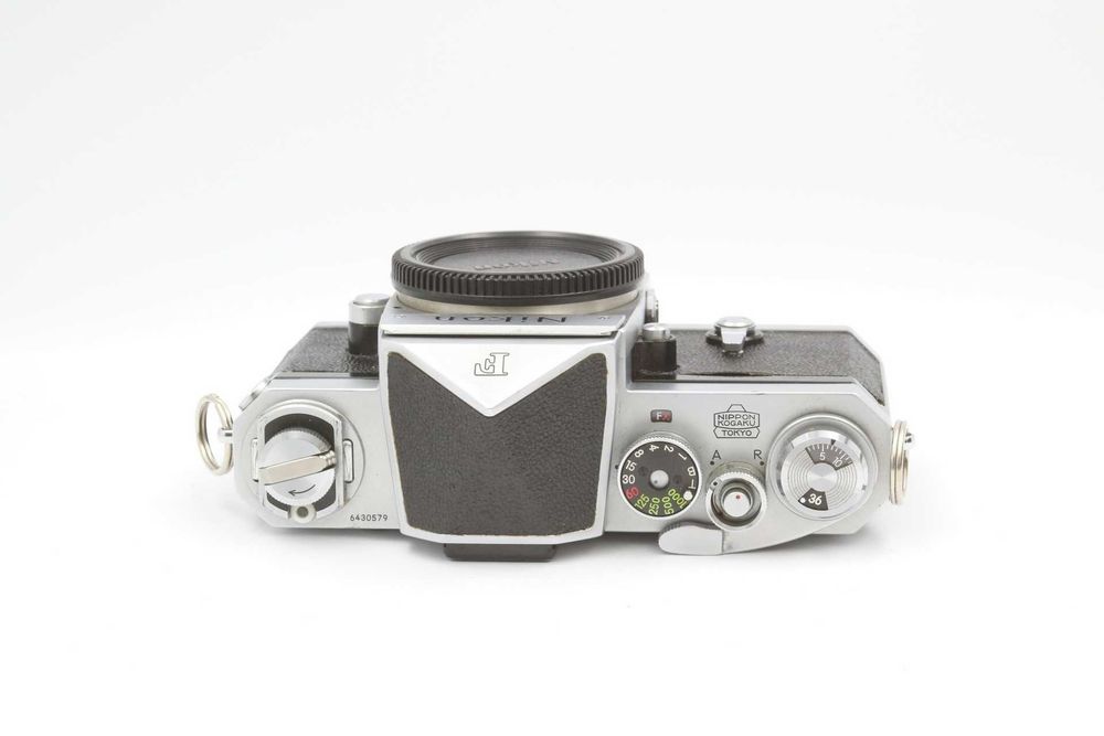 Nikon F body з класичною призмою