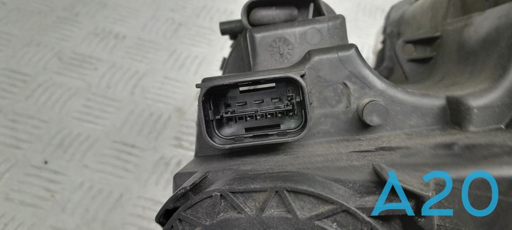 Фара на MINI COUNTRYMAN (R60)