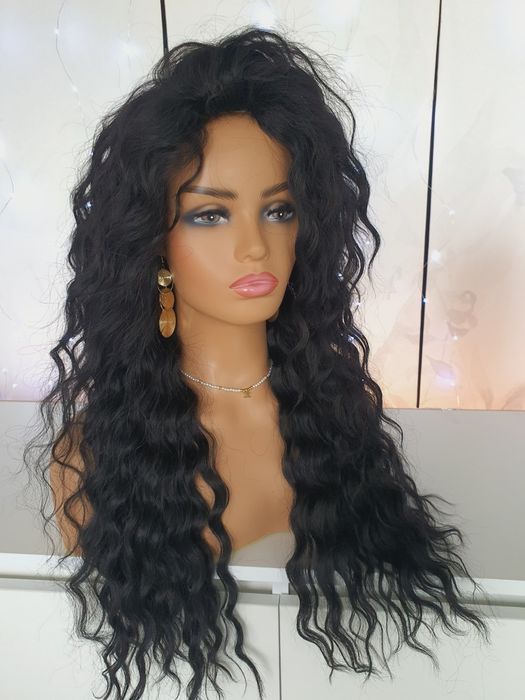 Długa peruka fale loki czarna