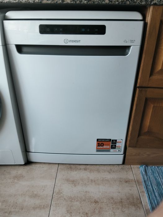 Máquina de lavar loiça Indesit