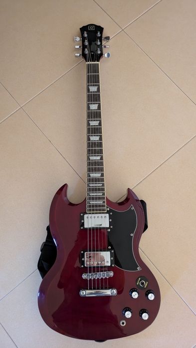 Guitarra elétrica QGE-SG10 RW