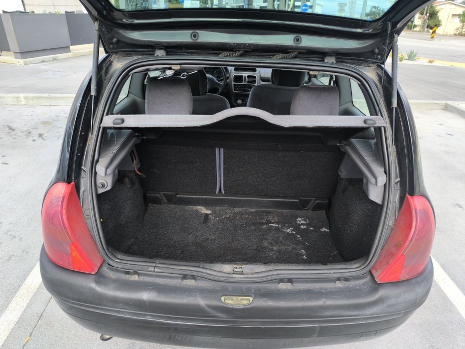 Clio 1.4 gasolina com ar condicionado 1999