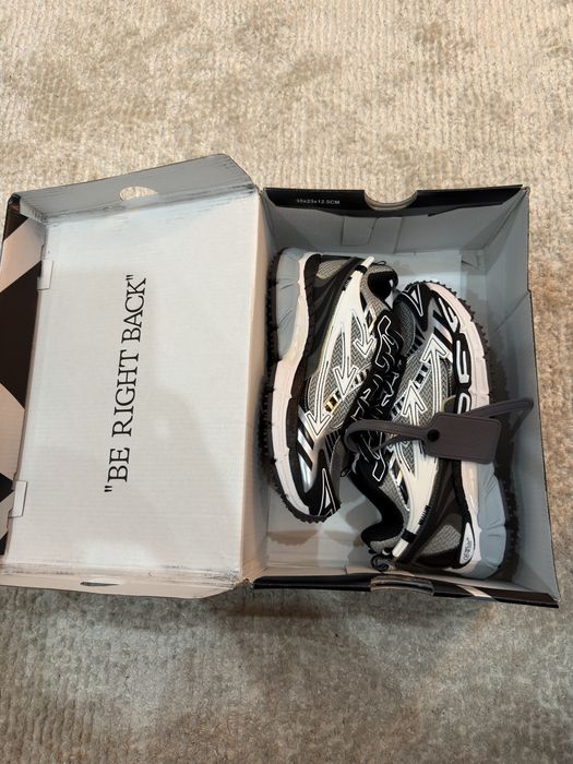 Tenis off white nunca usados