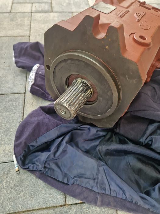 Silnik hydrauliczny Claas Jaguar HMV 135 Linde  Linde HMF105