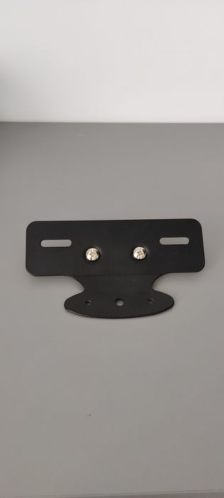 Стоп-сигнал діодний універсальний із кріпленням під номер.