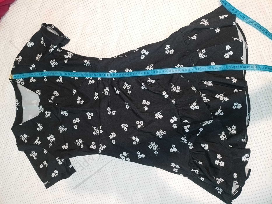 Sukienka mini sexy dopasowana w kwiaty lamour boutique