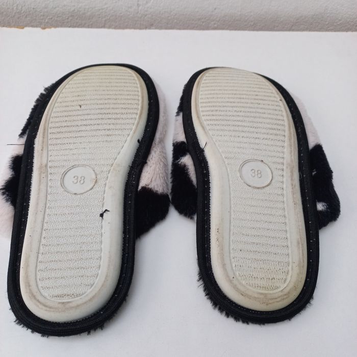Chinelos branco/preto  Tam.38