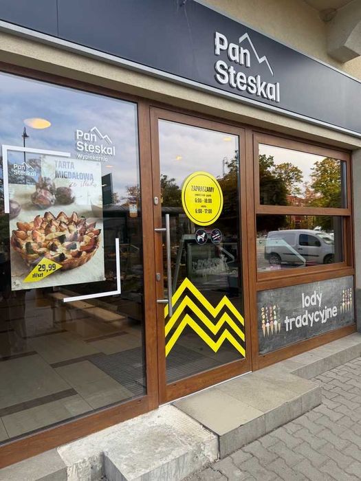 Sprzedam aluminiową witrynę okienną.