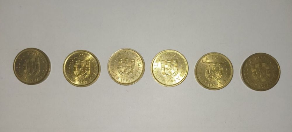 Lote de 56 moedas diversas