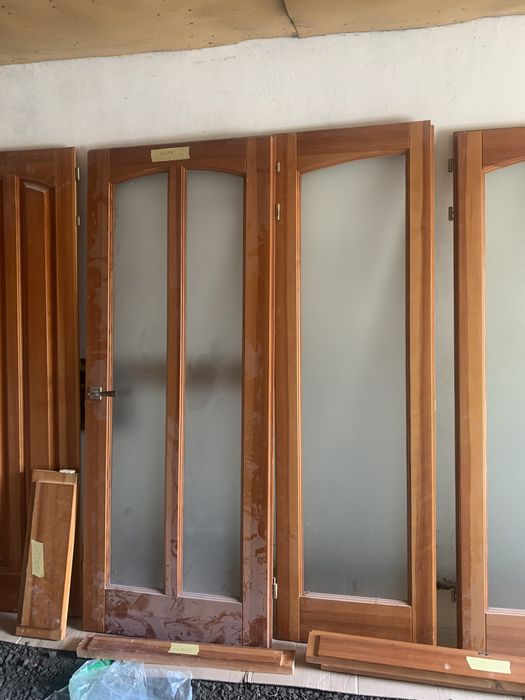 Продам між кімнатні двері з масиву