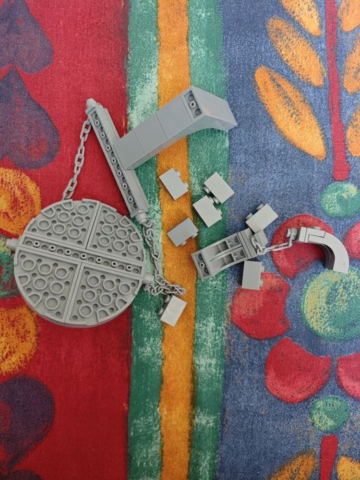 Lego suspenso (tensegrity sculpture)