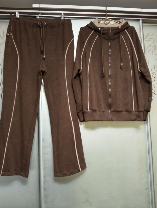 Продаю  костюм трикотаж рубчик