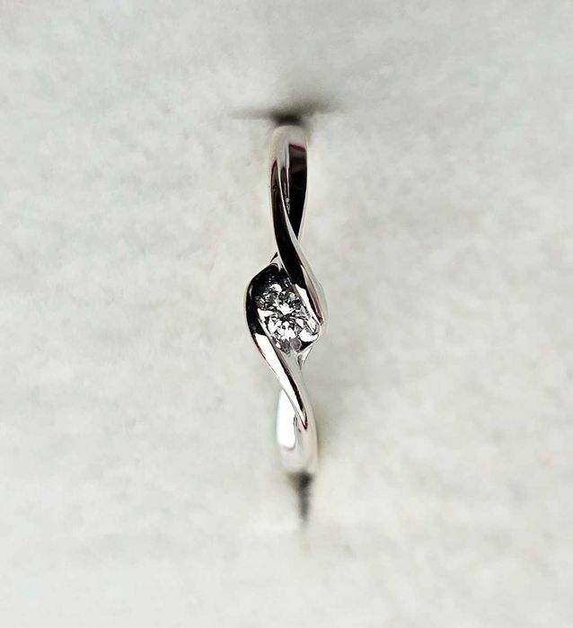 Pierścionek zaręczynowy APART diament 0,04 ct białe złoto + certyfikat
