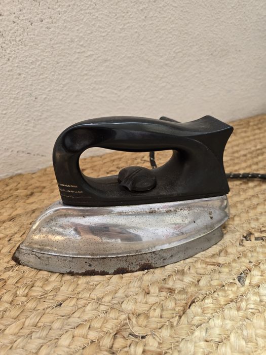 Ferro de engomar vintage AEG