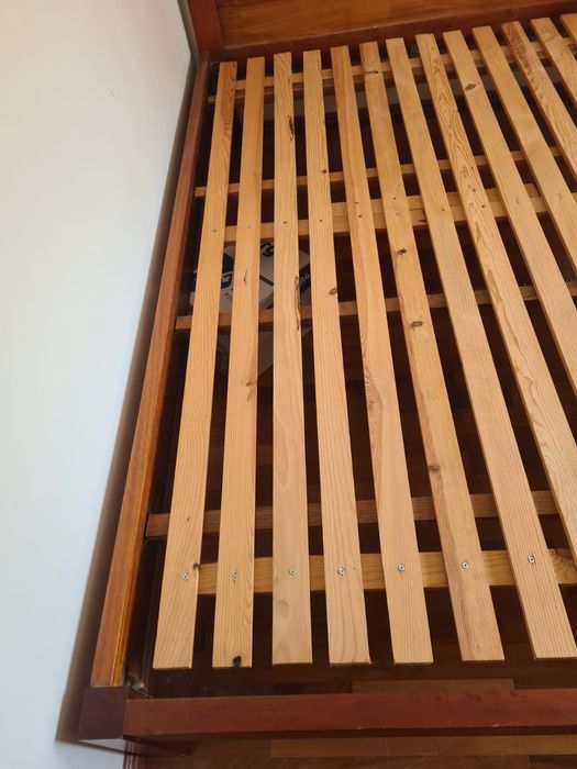 Cama de Casal em Carvalho Maciço - Estrado e Colchão de oferta